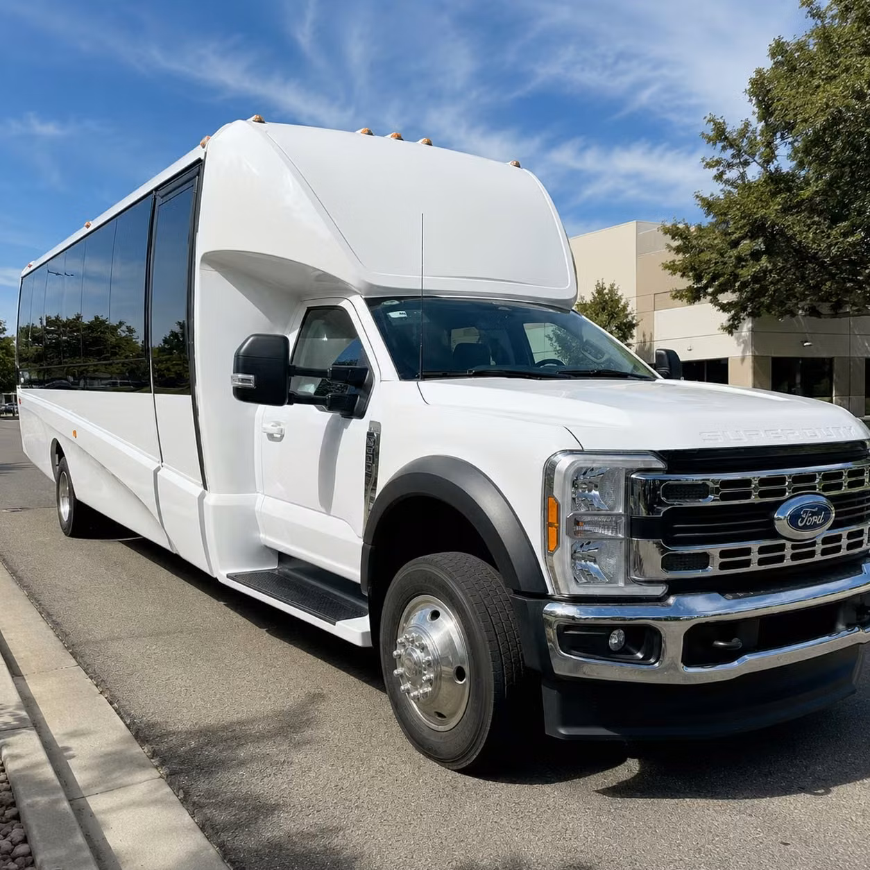 charterbusrentalcostamesaca com connects you with minibuses and charter buses for large costa mesa prom groups