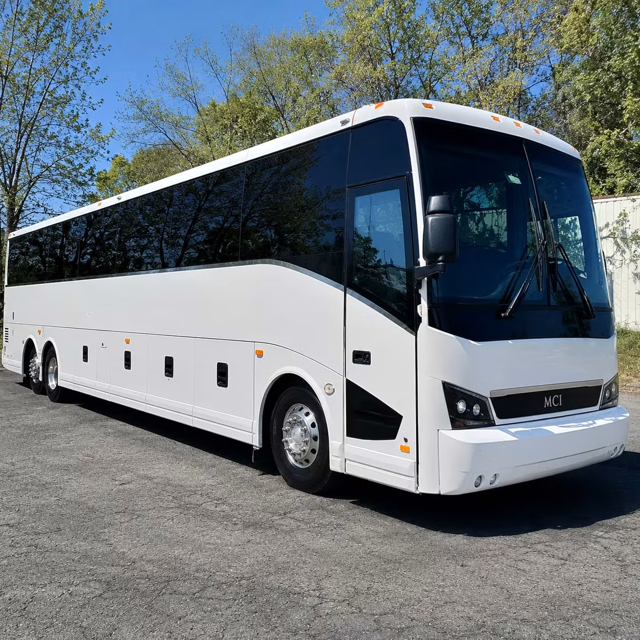 daily employee shuttle services for costa mesa businesses and office parks